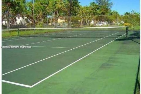 Condo in North Miami, Florida, 1 bedroom № 1927046 - photo 17