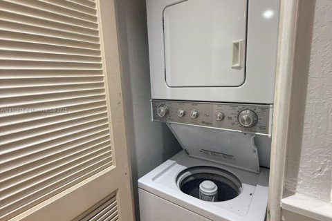 House in Key Largo, Florida 2 bedrooms, 98.1 sq.m. № 1948897 - photo 10