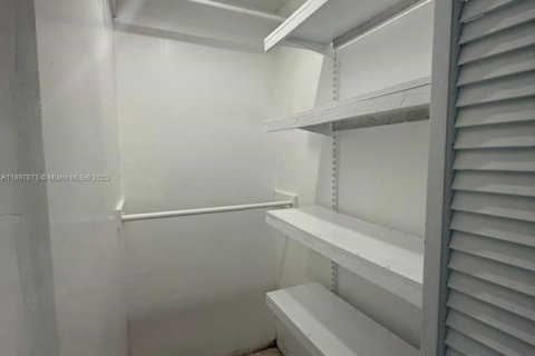 House in Key Largo, Florida 2 bedrooms, 98.1 sq.m. № 1948897 - photo 9