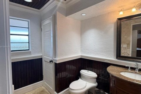 House in Key Largo, Florida 2 bedrooms, 98.1 sq.m. № 1948897 - photo 4