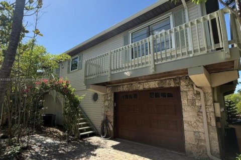 House in Key Largo, Florida 2 bedrooms, 98.1 sq.m. № 1948897 - photo 1