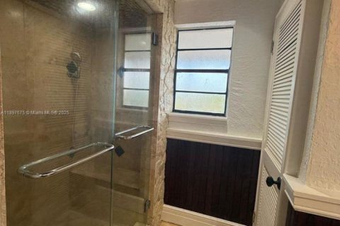 House in Key Largo, Florida 2 bedrooms, 98.1 sq.m. № 1948897 - photo 11