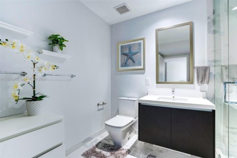 Condo in Miami, Florida, 2 bedrooms  № 2244301 - photo 24