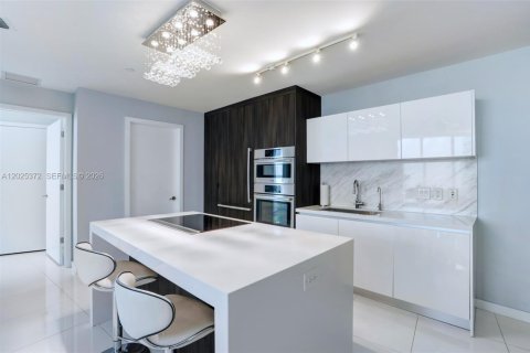 Condo in Miami, Florida, 2 bedrooms  № 2244301 - photo 4