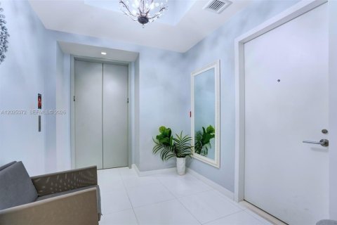 Condo in Miami, Florida, 2 bedrooms  № 2244301 - photo 27
