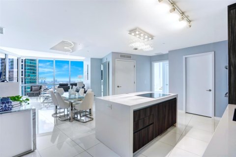 Condo in Miami, Florida, 2 bedrooms  № 2244301 - photo 3