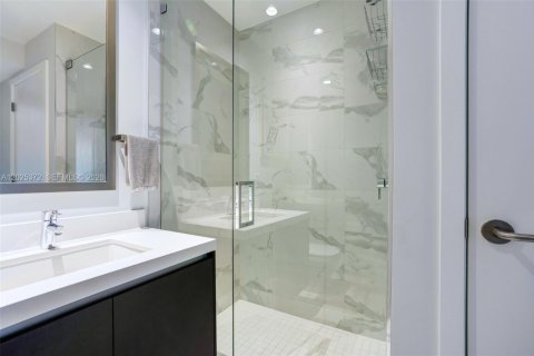 Condo in Miami, Florida, 2 bedrooms  № 2244301 - photo 25