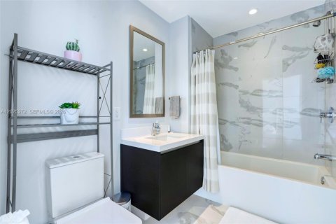 Condo in Miami, Florida, 2 bedrooms  № 2244301 - photo 22