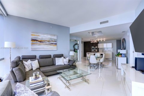 Condo in Miami, Florida, 2 bedrooms  № 2244301 - photo 14