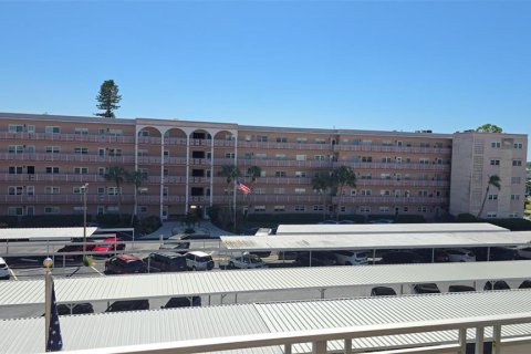 Copropriété à louer à Saint Petersburg, Floride: 1 chambre, 107.77 m2 № 2419255 - photo 18