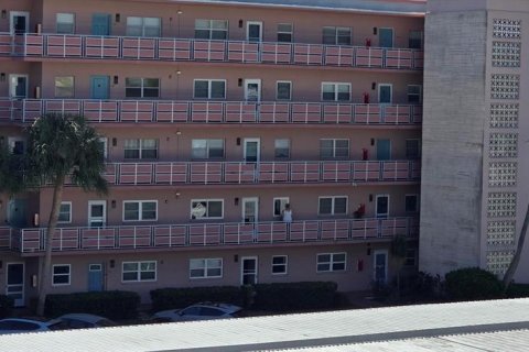 Copropriété à louer à Saint Petersburg, Floride: 1 chambre, 107.77 m2 № 2419255 - photo 16