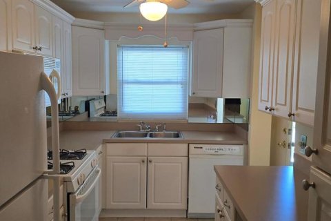 Copropriété à louer à Saint Petersburg, Floride: 1 chambre, 107.77 m2 № 2419255 - photo 2