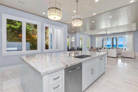 House in Manalapan, Florida 7 bedrooms, 1058.34 sq.m. № 2187374 - photo 13