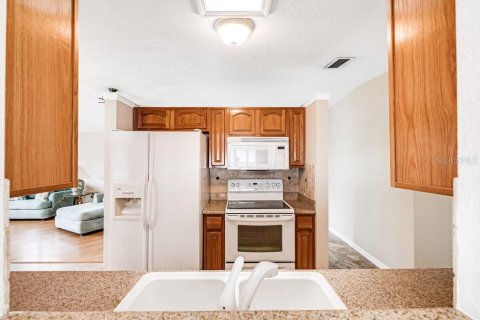 Villa ou maison à vendre à Tampa, Floride: 4 chambres, 160.54 m2 № 2272790 - photo 12