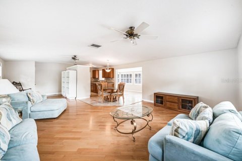 Villa ou maison à vendre à Tampa, Floride: 4 chambres, 160.54 m2 № 2272790 - photo 5