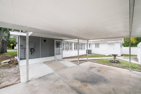 Villa ou maison à vendre à Tampa, Floride: 4 chambres, 160.54 m2 № 2272790 - photo 29