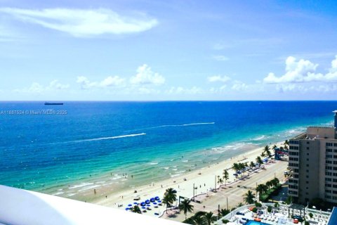 Купить кондоминиум в Форт-Лодердейл, Флорида 49.52м2, № 1939063 - фото 1