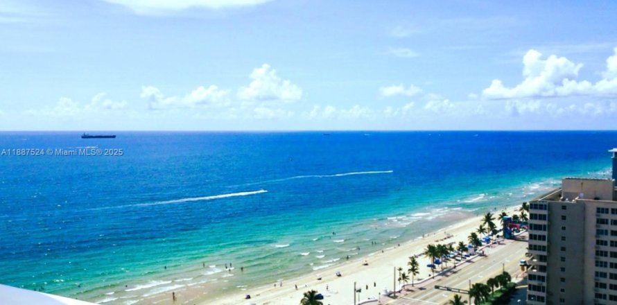 Студия в кондо в Форт-Лодердейл, Флорида № 1939063