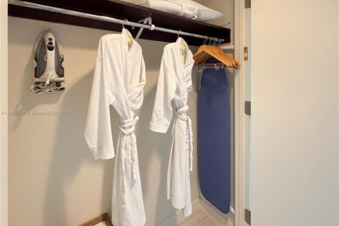 Купить кондоминиум в Форт-Лодердейл, Флорида 49.52м2, № 1939063 - фото 11