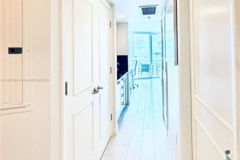 Купить кондоминиум в Форт-Лодердейл, Флорида 49.52м2, № 1939063 - фото 29