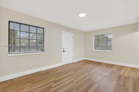 Купить виллу или дом в Майами, Флорида 1 комната, 82.13м2, № 2006836 - фото 9