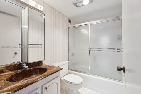 Купить кондоминиум в Майами, Флорида 2 спальни, 136.29м2, № 1887423 - фото 18
