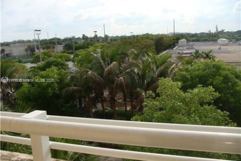 Condo in Aventura, Florida, 1 bedroom  № 1741867 - photo 13