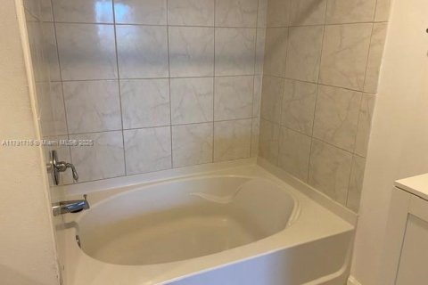 Condo in Aventura, Florida, 1 bedroom  № 1741867 - photo 10