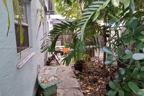 Commercial property in Miami, Florida 126.9 sq.m. № 2043318 - photo 9