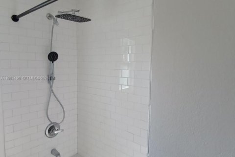 Commercial property in Miami, Florida 126.9 sq.m. № 2043318 - photo 10