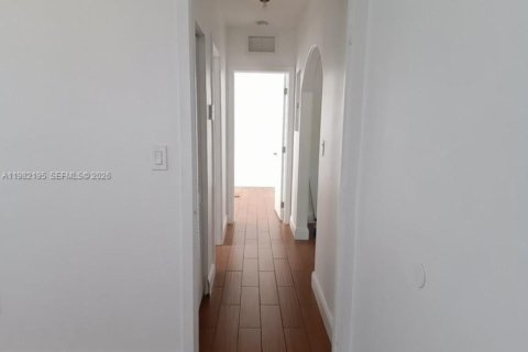 Commercial property in Miami, Florida 126.9 sq.m. № 2043318 - photo 29