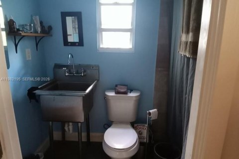 Commercial property in Miami, Florida 126.9 sq.m. № 2043318 - photo 14