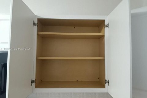 Commercial property in Miami, Florida 126.9 sq.m. № 2043318 - photo 15