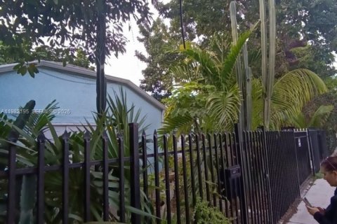 Commercial property in Miami, Florida 126.9 sq.m. № 2043318 - photo 13