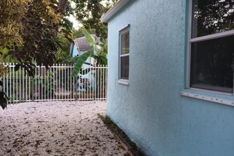 Commercial property in Miami, Florida 126.9 sq.m. № 2043318 - photo 6