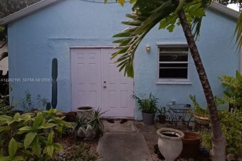 Commercial property in Miami, Florida 126.9 sq.m. № 2043318 - photo 3