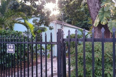 Commercial property in Miami, Florida 126.9 sq.m. № 2043318 - photo 4