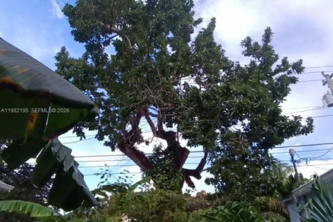 Commercial property in Miami, Florida 126.9 sq.m. № 2043318 - photo 24