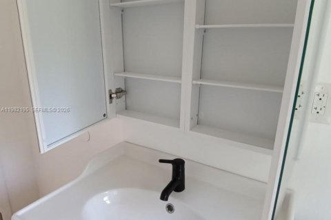 Commercial property in Miami, Florida 126.9 sq.m. № 2043318 - photo 16