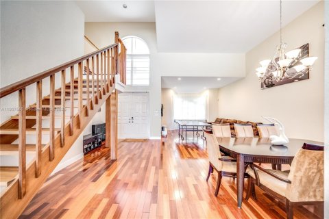 Снять в аренду виллу или дом в Холливуд, Флорида 3 спальни, 233.56м2, № 1963917 - фото 12