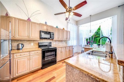 Снять в аренду виллу или дом в Холливуд, Флорида 3 спальни, 233.56м2, № 1963917 - фото 9