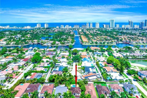 Снять в аренду виллу или дом в Холливуд, Флорида 3 спальни, 233.56м2, № 1963917 - фото 6