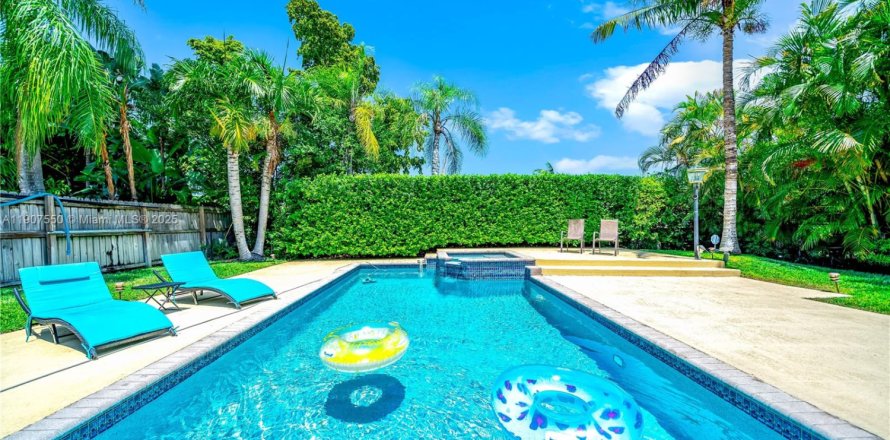 Дом в Холливуд, Флорида 3 спальни, 233.56м2 № 1963917