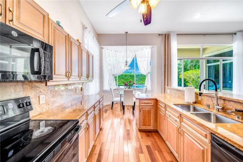 Снять в аренду виллу или дом в Холливуд, Флорида 3 спальни, 233.56м2, № 1963917 - фото 10