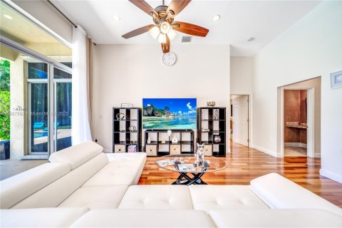 Снять в аренду виллу или дом в Холливуд, Флорида 3 спальни, 233.56м2, № 1963917 - фото 17