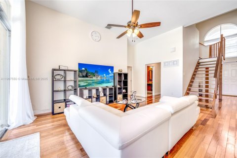 Снять в аренду виллу или дом в Холливуд, Флорида 3 спальни, 233.56м2, № 1963917 - фото 18