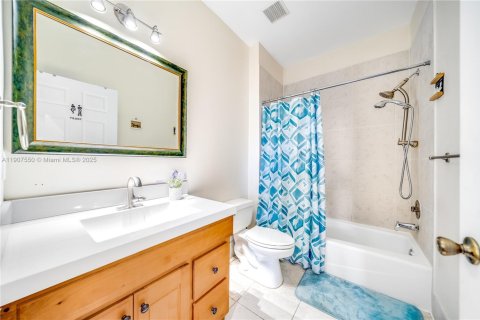 Снять в аренду виллу или дом в Холливуд, Флорида 3 спальни, 233.56м2, № 1963917 - фото 25