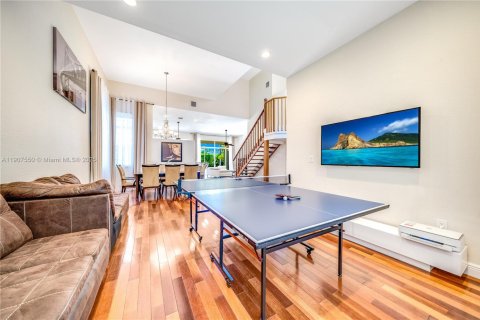 Снять в аренду виллу или дом в Холливуд, Флорида 3 спальни, 233.56м2, № 1963917 - фото 22