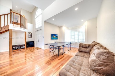 Снять в аренду виллу или дом в Холливуд, Флорида 3 спальни, 233.56м2, № 1963917 - фото 5