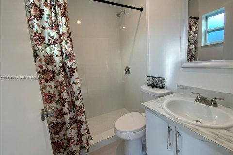 Commercial property in North Miami, Florida 1 bedroom, 37.16 sq.m. № 1980958 - photo 10